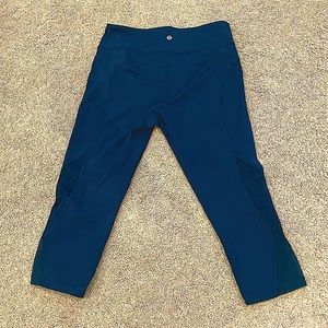 Lululemon Lace 18”inseam capri Leggings, sz 8